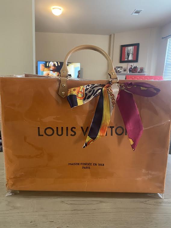 How I turned my Louis Vuitton shopping bag into a bag to carry – Curl  Friends Forever
